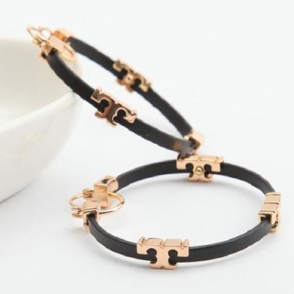 🆕 Authentic TORY BURCH Gold Black Serif T & Leather Hoop Earrings - Picture 8 of 12